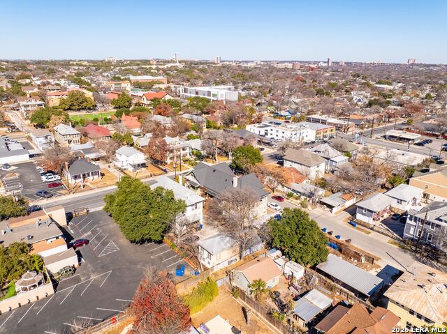 Image 43 of 51 For 124 Ashby Pl E