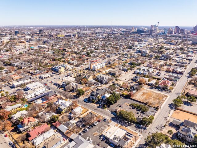 Image 47 of 51 For 124 Ashby Pl E