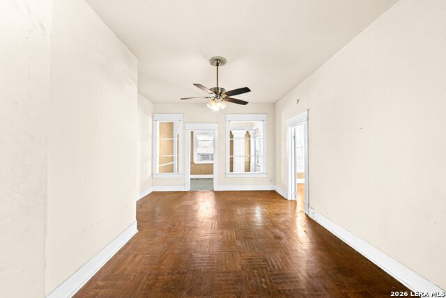 Image 6 of 51 For 124 Ashby Pl E