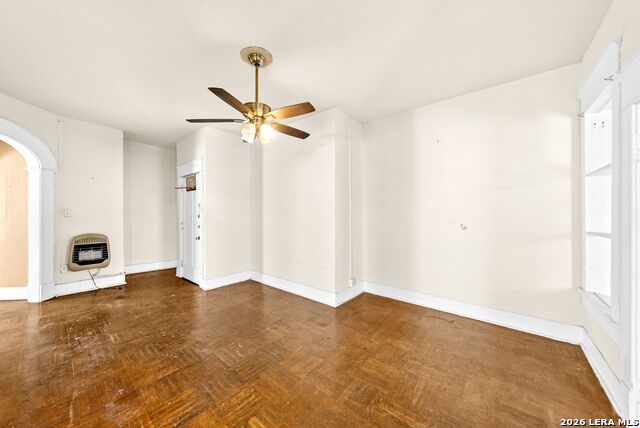 Image 8 of 51 For 124 Ashby Pl E