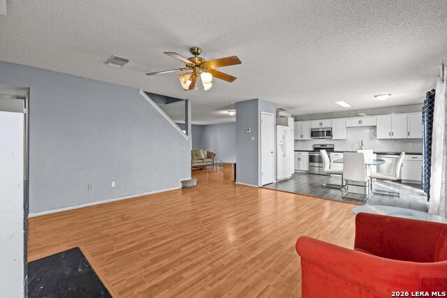 Image 12 of 30 For 8146 Easy Meadow