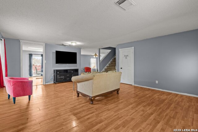 Image 5 of 30 For 8146 Easy Meadow