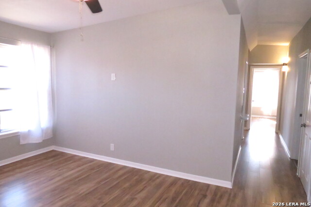 Image 15 of 25 For 710 Karen Ln