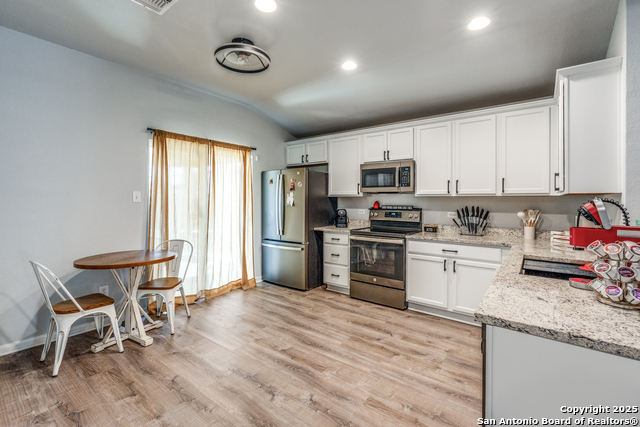 Image 12 of 26 For 756 Spectrum