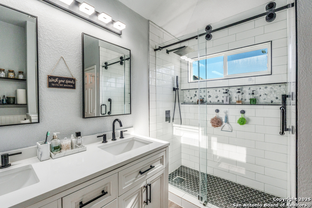 Image 22 of 26 For 756 Spectrum