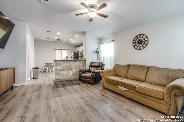 Image 9 of 26 For 756 Spectrum