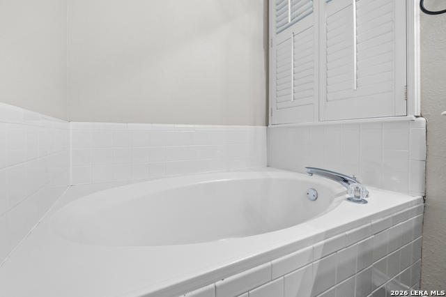 Image 23 of 47 For 2634 Lakehills St