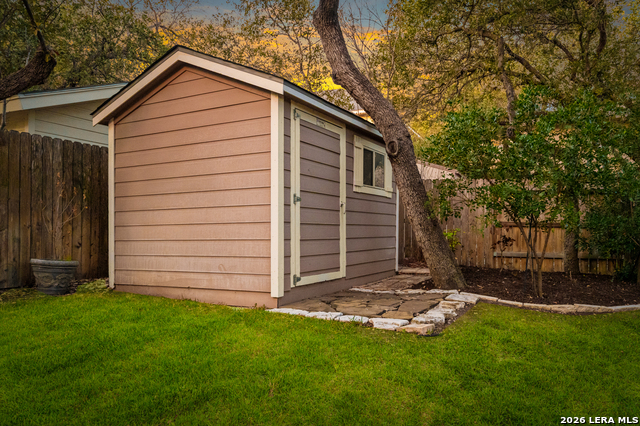 Image 37 of 47 For 2634 Lakehills St