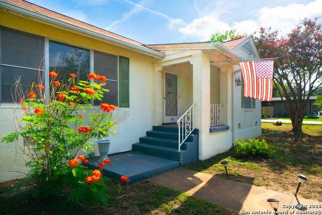 Image 4 of 27 For 133 Anne Lewis Dr