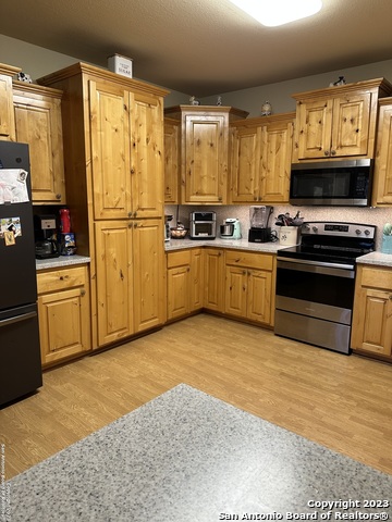 Image 8 of 19 For 177 Knollwood Cir