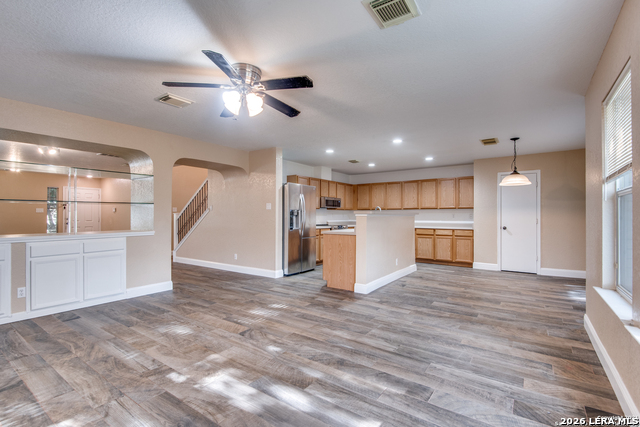 Image 3 of 25 For 140 Springtree Pkwy