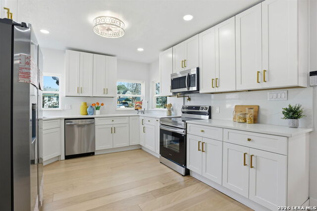 Image 11 of 25 For 2038 Woodlawn W