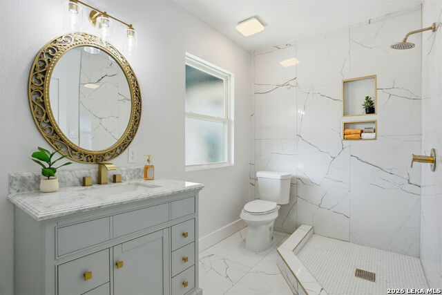 Image 15 of 25 For 2038 Woodlawn W