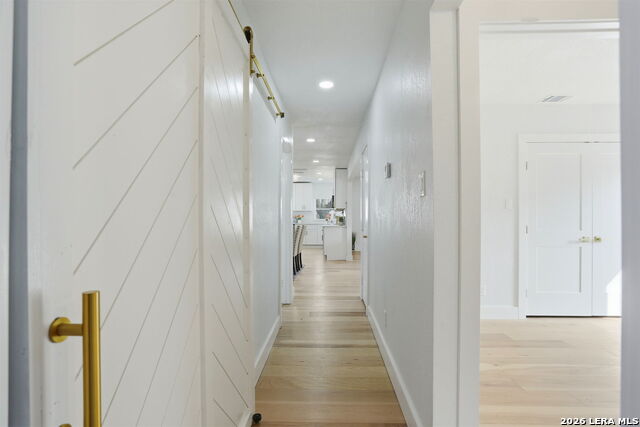 Image 16 of 25 For 2038 Woodlawn W