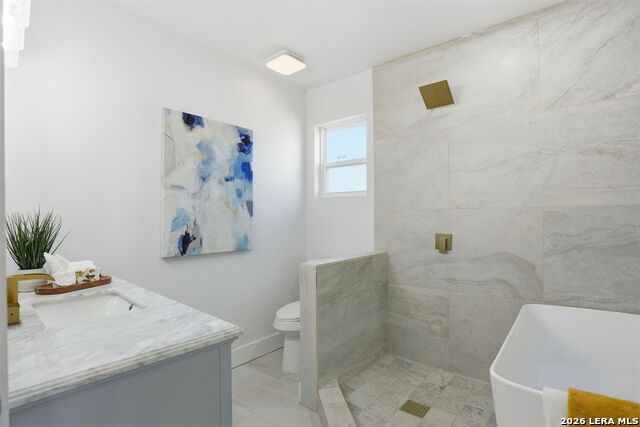 Image 18 of 25 For 2038 Woodlawn W