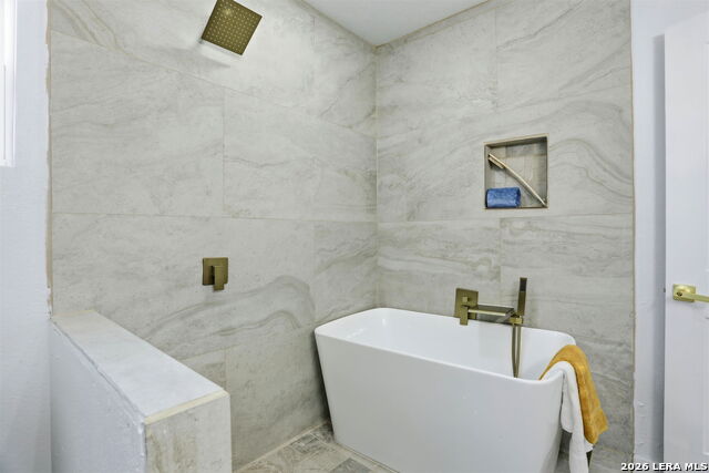 Image 19 of 25 For 2038 Woodlawn W