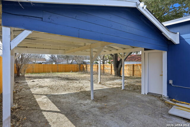 Image 23 of 25 For 2038 Woodlawn W