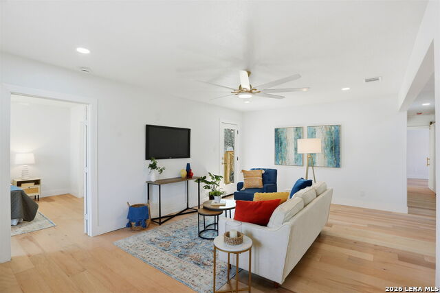 Image 5 of 25 For 2038 Woodlawn W