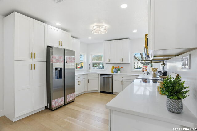 Image 9 of 25 For 2038 Woodlawn W