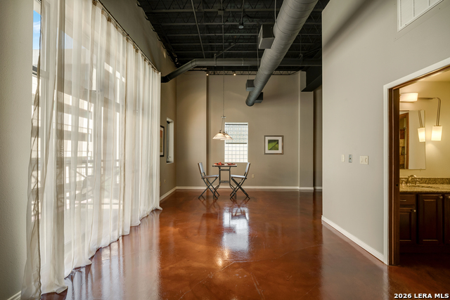 Image 10 of 24 For 214 Travis E Apt 301