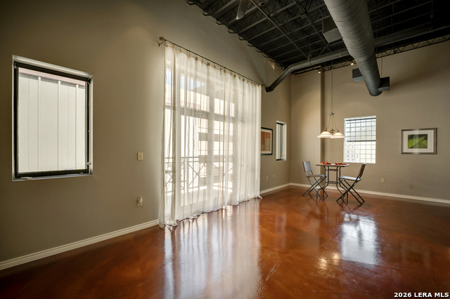 Image 11 of 24 For 214 Travis E Apt 301