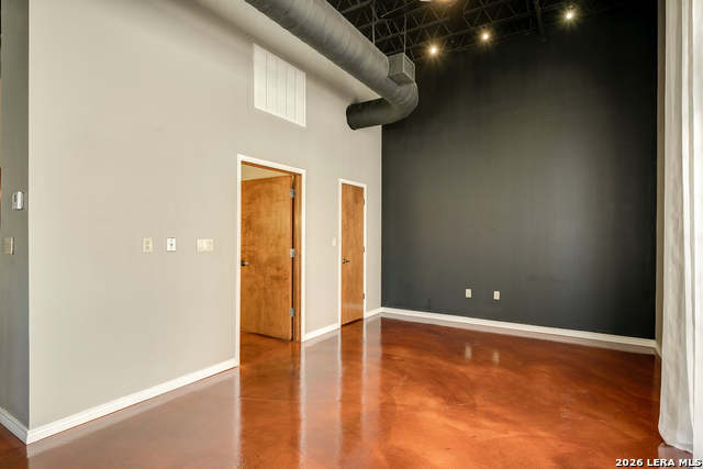 Image 12 of 24 For 214 Travis E Apt 301