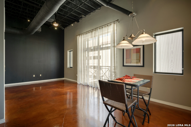 Image 13 of 24 For 214 Travis E Apt 301