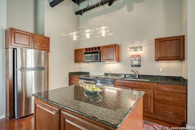 Image 18 of 24 For 214 Travis E Apt 301