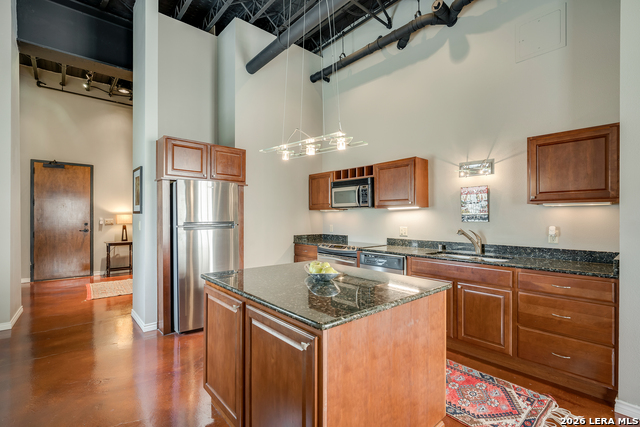 Image 19 of 24 For 214 Travis E Apt 301