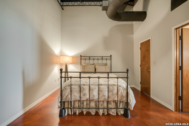 Image 21 of 24 For 214 Travis E Apt 301