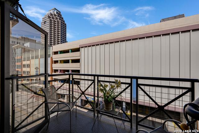 Image 4 of 24 For 214 Travis E Apt 301