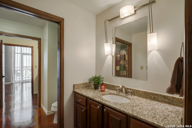 Image 6 of 24 For 214 Travis E Apt 301