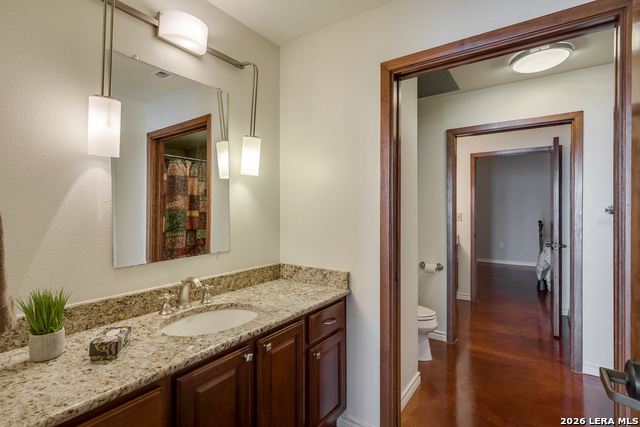 Image 8 of 24 For 214 Travis E Apt 301