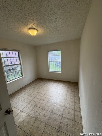 Listing photo id 5 for 2513 Quintana