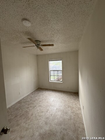 Listing photo id 6 for 2513 Quintana