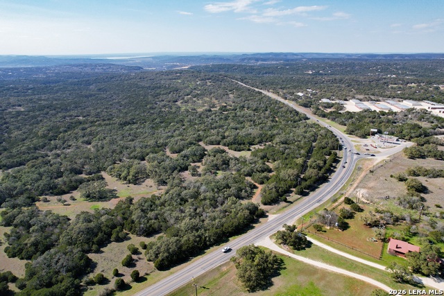 Listing photo id 3 for 8789 Fm 306  