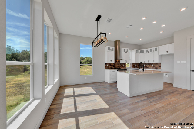 Listing photo id 11 for 105 River Bluff