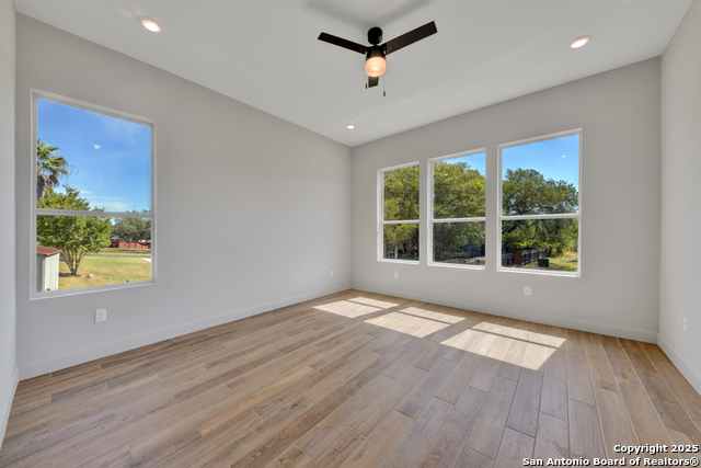 Listing photo id 16 for 105 River Bluff