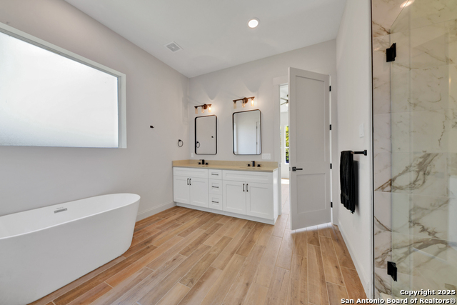 Listing photo id 18 for 105 River Bluff