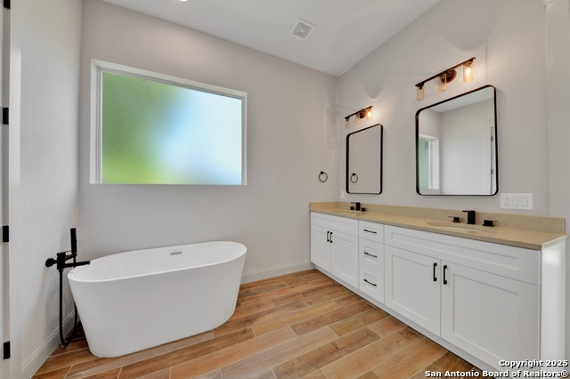 Listing photo id 19 for 105 River Bluff