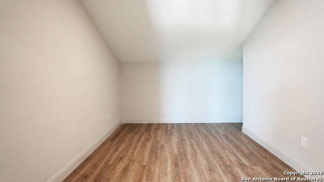 Listing photo id 34 for 105 River Bluff