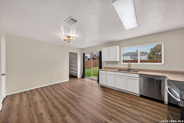 Image 11 of 32 For 9007 Tezel Point