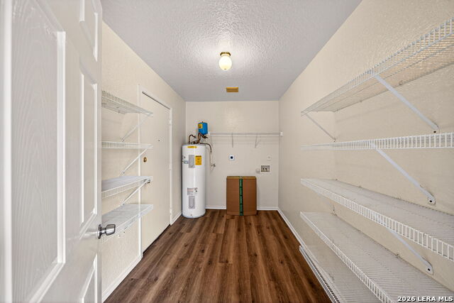 Image 17 of 32 For 9007 Tezel Point