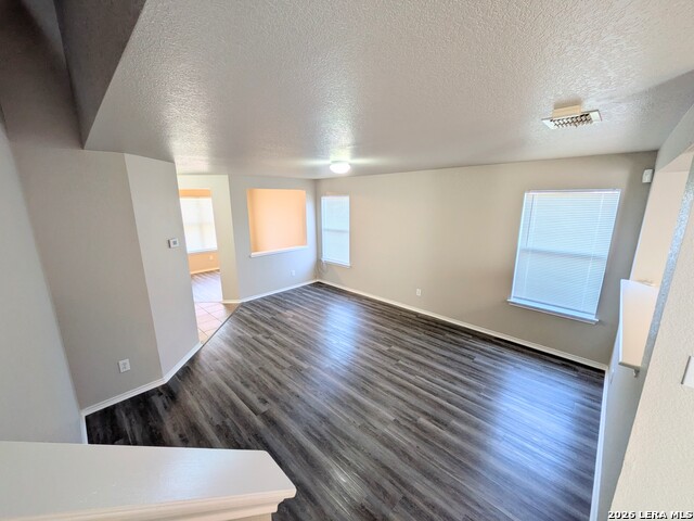 Image 10 of 39 For 4714 Roxio Dr