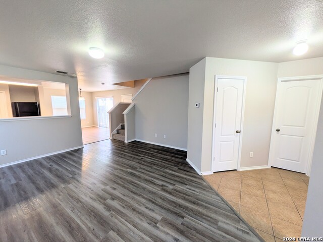 Image 11 of 39 For 4714 Roxio Dr