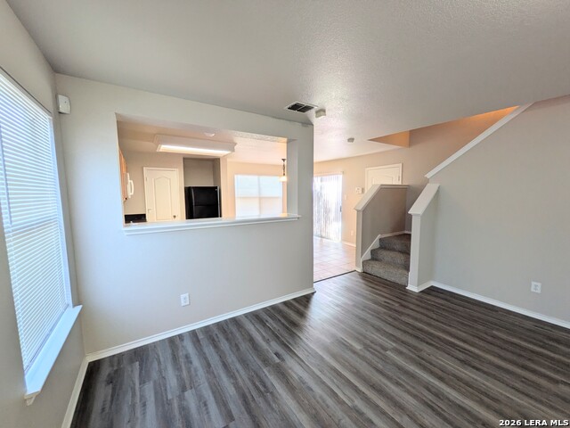 Image 12 of 39 For 4714 Roxio Dr