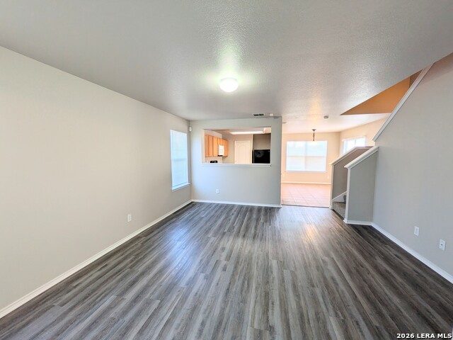 Image 13 of 39 For 4714 Roxio Dr