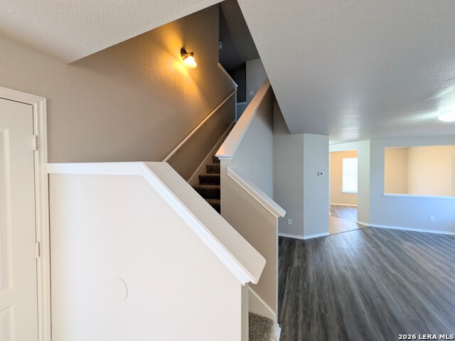 Image 14 of 39 For 4714 Roxio Dr