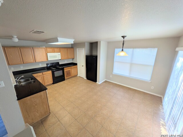 Image 15 of 39 For 4714 Roxio Dr