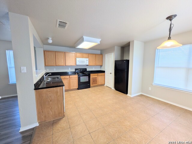 Image 17 of 39 For 4714 Roxio Dr